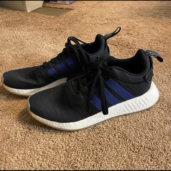 Women’s Adidas NMD R2 - Picture 2 of 3